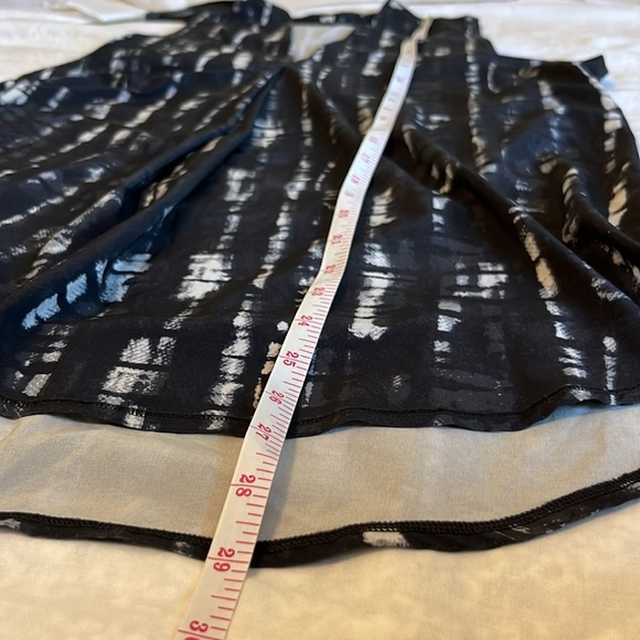 Lucy Activewear Sleeveless V Neck Top - Picture 9 of 10